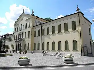 Das einstige Rathaus von 1873, der Palazzo municipale an der Piazza Pastrello