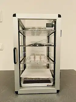 Exsikkator in Kastenform