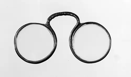 Bügelbrille (ab 15.&nbsp;Jh.)