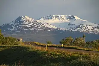 Súlur und Kerling (links hinten) im Winter