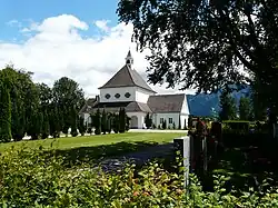 Aussegnungshalle im Friedhof in Füssen