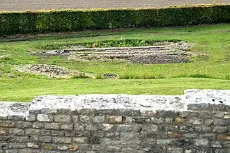 Ausgrabungen, Theater, Umfassung und Bühne