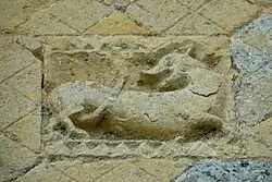 Fassade, Relief rechts der Mitte