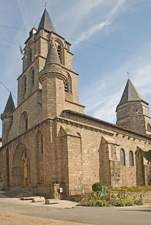 St-Junien, Langhaus allseitig Wehrattiken, von Südwesten