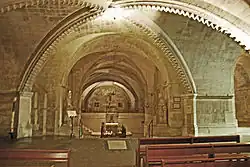 Krypta, Mittelschiff (Confessiojoch) mit Grab des Hl. Ägidius