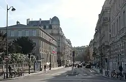 Blick von der Fußgängerbrücke Léopold-Sédar-Senghor