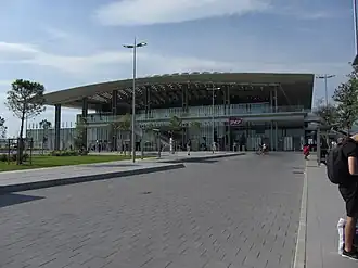 Außenansicht des Empfangsgebäudes