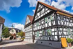 Fachwerkhäuser und Rathaus