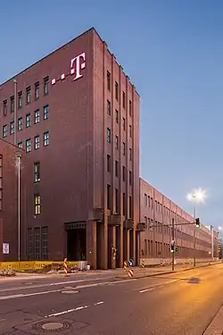 Sechsgeschossiger, monumentaler Turm an der Göttinger Straße