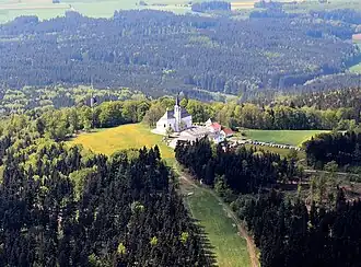 Fahrenberg bei Waldthurn mit der Wallfahrtskirche „Mariä Heimsuchung“