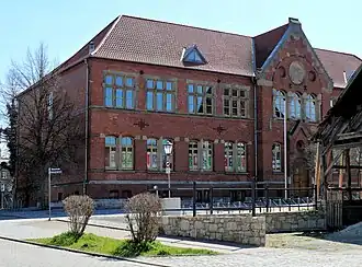 Das Gymnasium, hier der denkmalgeschützte Altbau