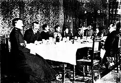 Alexander auf einer Familienfeier, Schloss Berhometh 1904