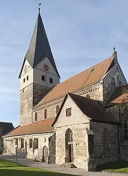 Der Radweg führt in Göppingen zum alten Chorherrenstift Faurndau, das in die Romanik zurückreicht.