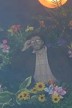 Faust erwacht im Blumenbeet