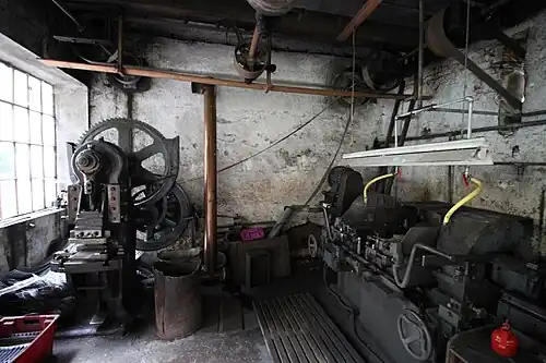 Raum eins im Erdgeschoß, Hauptwelle der Transmission oben rechts