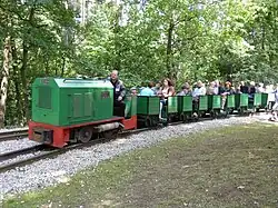 Diema-Lok mit Wagen der alten Tiergartenbahn