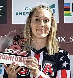 Felicia Stancil bei einer Weltcup-Siegerehrung (2020)