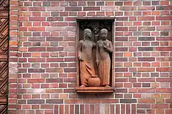 Figurengruppen, 1928, Terrakotta, Brauerei Schultheiss-Patzenhofer, Neuendorfer Straße 25, Berlin-Spandau