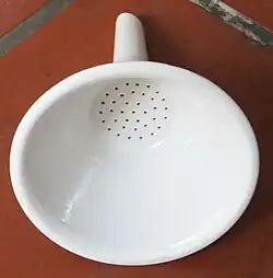 Hirschtrichter aus Porzellan