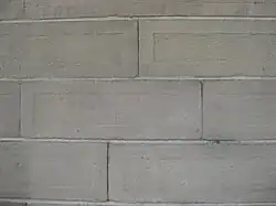 Bild 1. Flachquadermauerwerk mit ebenen Spiegeln und mit sichtbarem Randschlag.