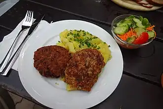 Buletten mit Kartoffelsalat