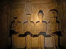 Großer Tempel von Abu Simbel, Heiligtum mit Re-Harachte, Ramses II., Amun-Re und Ptah (von rechts nach links)