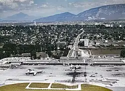 Flughafen Genf und Avenue Louis Casaï