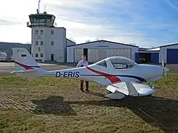 Der Flugplatz mit Tower
