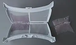 Die Flusen sind teilweise entnommen.