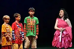 Mozarts Zauberflöte (2006) mit Nancy Yuen (Pamina) sowie Will Rhodes, Dominick Gilbert und Soponwit Wangcharoensab (drei Knaben)