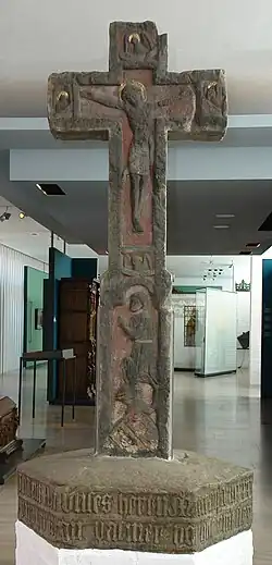 Kreuz-Original auf Sockel-Abguss