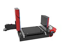 Warenträger mit Förderband-Aufbau zur automatisierten Aufnahme von Ladungsträgern von Rollenbahnen.