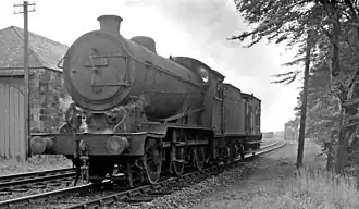 Lokomotive 65925 im Güterzugdienst im ehemaligen Bahnhof Forest Mill, östlich von Alloa