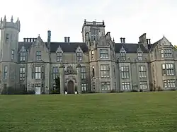 Frontfassade des Landhauses