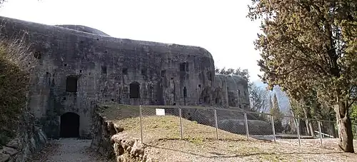 Werk Garda – Kehlseite