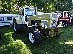 Umgebauter ZT 303 in Sienagrün