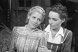 Szenenbild aus dem Stück Der fröhliche Weinberg von Carl Zuckmayer am Hebbel-Theater Berlin, 1945