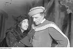 Szenenbild aus der Komödie Wie es euch gefällt von William Shakespeare am Schlossparktheater Berlin-Steglitz, 1946