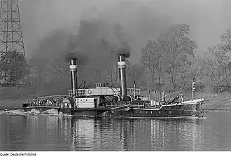Raddampfschlepper auf der Elbe, 1952