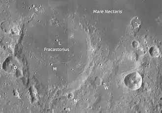 Fracastorius mit Nebenkratern (LROC-WAC)