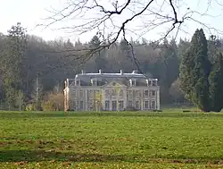 Blick auf ein Schloss in Danvou-la-Ferrière