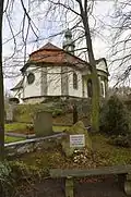Friedhofskapelle mit Kriegsopfer-Gedenkstätte