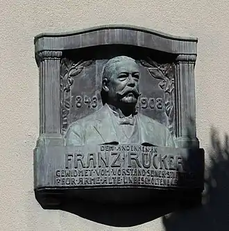 Büste Franz Rücker am Haus Franz-Rücker-Allee 2 (2012)