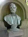 Büste auf seinem Grab