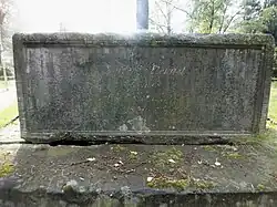 Verwitterte Inschrift