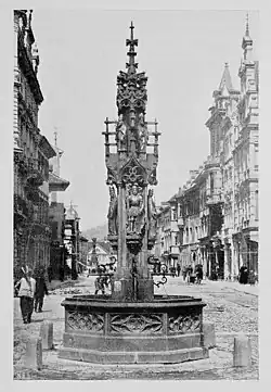 Fischbrunnen 1898 an seinem zweiten Standort, der Einmündung der Münstergasse in die Kaiser-Joseph-Straße