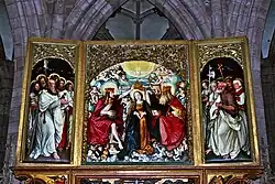 Hochaltar mit geöffneten Flügeln: Krönung Mariens und auf den Flügeln die zwölf Apostel