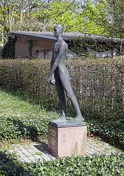 Freiheitskämpfer, Nachguss der Skulptur von 1947, die seit 1984 in Bremen in der Nähe der Ostertorwache steht und den hingerichteten Freunden Cremers aus der Berliner Roten Kapelle gewidmet ist