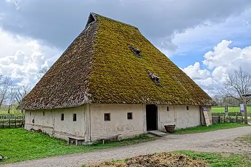 Mittelalterhaus mit Walmdach und Eulenloch, 1367 (Fränkisches Freilandmuseum Bad Windsheim)