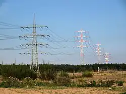 Bei Gräfenhausen beginnt der Leitungsabschnitt mit bis zu 109&nbsp;m hohen Masten